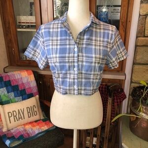 Romwe size large 8/10 cropped blue plaid short sleeve shirt. Super cute EUC